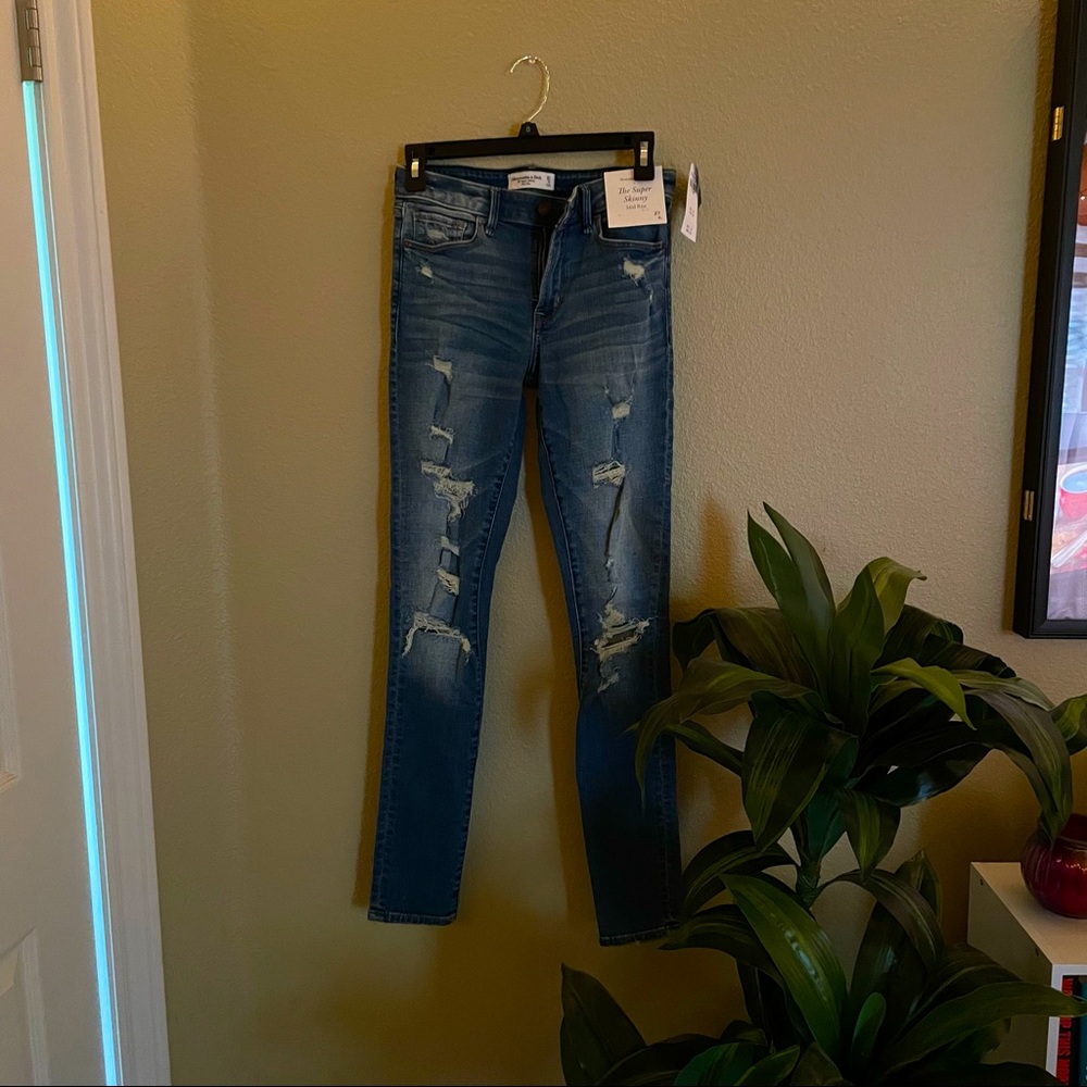 NWT Abercrombie & Fitch Super Skinny Mid-Rise Jean 27 Long